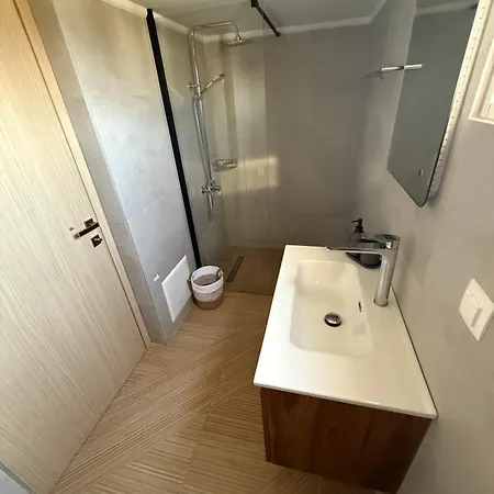 Venias Place 아파트 니드리
