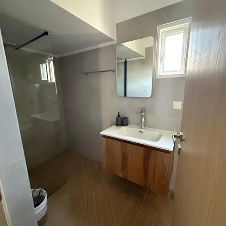 Venias Place דירה נידרי