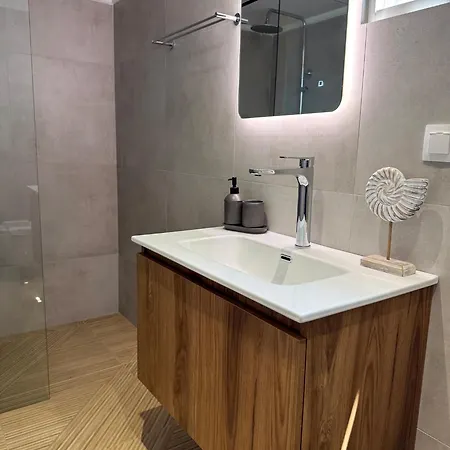 Venias Place