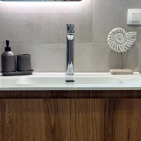 아파트 Venias Place 니드리